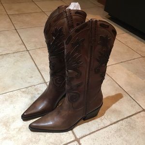 New in Box Men’s Cowboy Boots Size 8.5